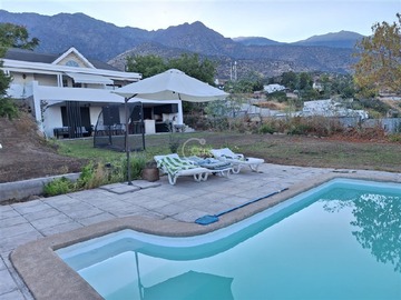 Casa en venta en Alvaro Casanova, Peñalolén - 4 dormitorios, 3 baños