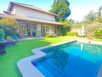 Casa en venta en Condominio jardin de la floresta, Peñalolén - 4 dormitorios, 4 baños