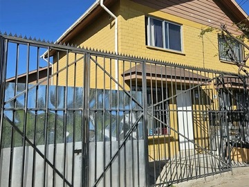 Casa en venta en Casa en Venta en Calle el Peumo con Av. Colina - 3 dormitorios, 1 baño
