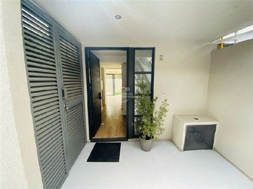 Casa en venta en Fernando Castillo Velasco / Los Maitenes, La Reina - 3 dormitorios, 3 baños