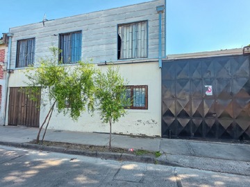 Casa en venta en montepio 6307, Cerro Navia - 7 dormitorios, 4 baños