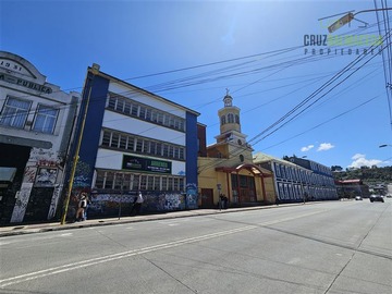 Local Comercial en arriendo mensual en Edificio en centro de Puerto Montt, Puerto Montt - 10 baños