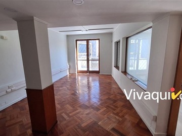 Oficina en venta en metro Santa Lucia, Santiago - 8 dormitorios, 4 baños