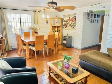 Casa en venta en Sánchez Fontecilla c/ Av. El Valle, Peñalolén - 6 dormitorios, 3 baños