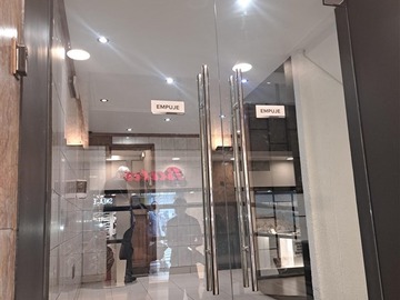 Oficina en venta en Estado / Huérfanos, Santiago - 3 dormitorios, 2 baños
