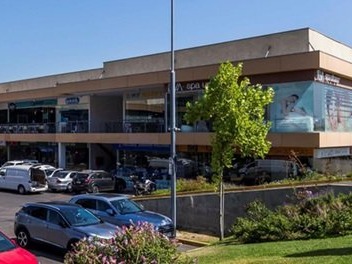 Local Comercial en arriendo mensual en Camino El Alba 12000, Las Condes - 2 baños
