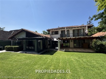 Casa en arriendo mensual en Golf de Manquehue / Camino Del Remanso, Lo Barnechea - 5 dormitorios, 5 baños