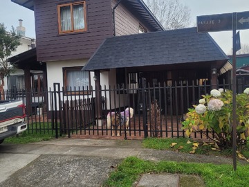 Casa en venta en Casa en Venta Excelente Ubicación en Sector Ángel Muñoz, Valdivia - 3 dormitorios, 2 baños