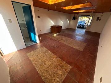 Local Comercial en arriendo mensual en Amplio Local Comercial en Zona Estratégica (165962), Chillán - 1 baño