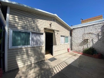 Casa en venta en Nueva Extremadura/Radal 400 M2 Comercial (68302), Quinta Normal - 4 dormitorios, 2 baños