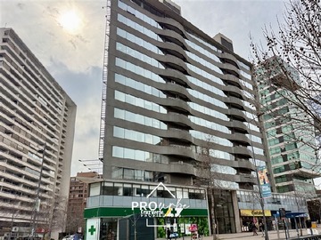 Oficina en venta en Gran Oportunidad Inversionistas. Oficina 2 privados, 1 baño, estacionamiento. Apoquindo/Manquehue. Metro Manquehue, Las Condes - 2 dormitorios, 1 baño