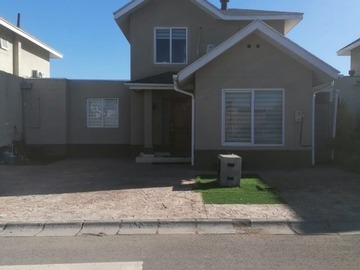Casa en arriendo mensual en Sector laguna el sol, Maipú - 3 dormitorios, 3 baños