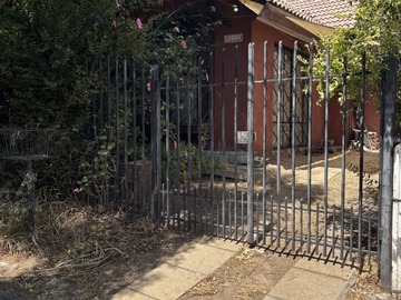 Casa en venta en Casa los gladiolos, Peñalolén - 4 dormitorios, 3 baños