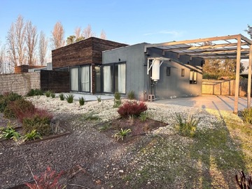 Casa en arriendo mensual en Av. Chicureo, Colina - 3 dormitorios, 2 baños
