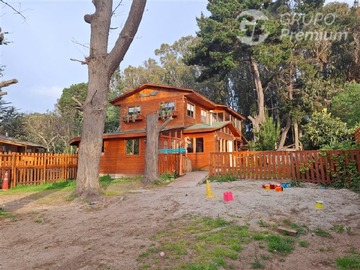 Casa en venta en Isla Negra, Av central, El Quisco - 2 dormitorios, 3 baños