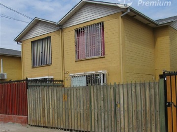 Casa en venta en Casa con 3 dormitorios y patio, buena alternativa habitacional en Quilicura, Quilicura - 3 dormitorios, 1 baño