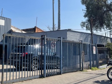 Galpón en arriendo mensual en Av. Pedro de Valdivia / Rodrigo de Araya, Macul - 8 baños
