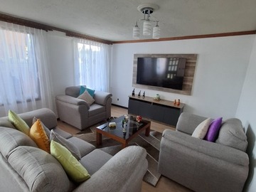 Casa en venta en Cercano a autopista vespucio norte y av. Zapadores, Recoleta - 4 dormitorios, 1 baño