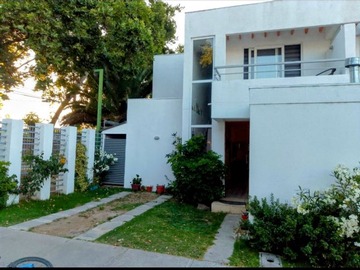 Casa en venta en Rosales, Peñaflor - 3 dormitorios, 3 baños