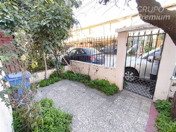 Casa en venta en Anibal Pinto, Macul - 2 dormitorios, 2 baños