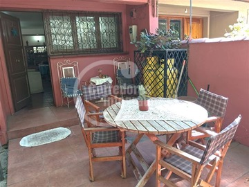Casa en venta en Rubén Barrales, Lo Barnechea - 5 dormitorios, 2 baños
