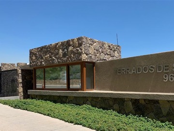 Departamento en venta en Townhouse en segurísimo condominio con linda vista a Santiago, Lo Barnechea - 5 dormitorios, 5 baños