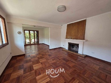 Casa en arriendo mensual en Padre León Dehon, Las Condes - 4 dormitorios, 3 baños