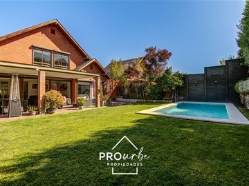 Casa en venta en Alvaro Casanova, Peñalolén - 6 dormitorios, 4 baños