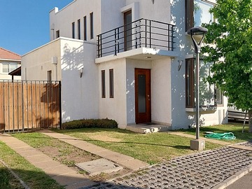 Casa en arriendo mensual en Condominio el roble la foresta, Talagante - 3 dormitorios, 3 baños