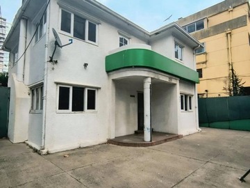 Casa en venta en Cercano a av. San martín, Viña del Mar - 7 dormitorios, 4 baños