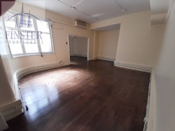 Departamento en venta en Teatinos con Huerfanos, Santiago - 2 dormitorios, 2 baños