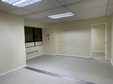 Oficina en arriendo mensual en Oficina 1 Privado, Cercana Avenida Libertad - 1 dormitorio, 1 baño