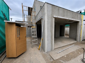 Casa en venta en Colegio San PEdro Nolasco / Clínica Alemana, Vitacura - 4 dormitorios, 3 baños