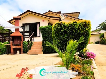 Casa en venta en Gabriela Mistral 302, El Quisco - 6 dormitorios, 3 baños