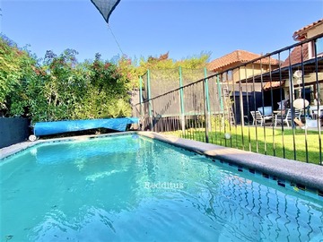 Casa en venta en Calle El Parque, Lo Barnechea, Lo Barnechea - 5 dormitorios, 4 baños