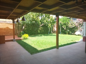 Casa en arriendo mensual en Arriendo Propiedad Calle Larapinta Oriente 2da Etapa - 3 dormitorios, 2 baños