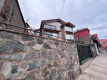 Casa en venta en Diego Portales, Viña del Mar - 3 dormitorios, 2 baños