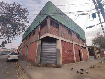 Local Comercial en venta en San Vicente con Fray Luis de la Peña/ Se Vende Galpon Industrial 5 amplias oficinas, 3 baño, cocina, comedor, bodegas, zona de trabajo y área de carga y descarga., Santiago - 3 baños