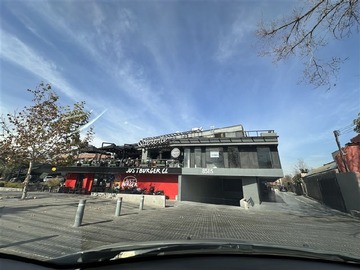 Local Comercial en arriendo mensual en Las Tranqueras con Vitacura, Vitacura - 2 baños