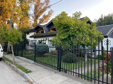 Casa en venta en Calle candilejas, Los Ángeles - 6 dormitorios, 4 baños