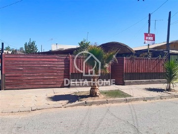 Casa en venta en Calle La Capilla, Puente Alto - 3 dormitorios, 2 baños