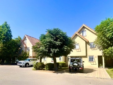 Casa en venta en Av. Los libertadores 7401, Huechuraba - 4 dormitorios, 3 baños