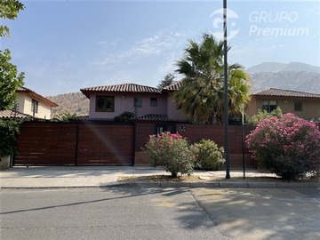 Casa en venta en Av el guanaco norte, Huechuraba - 7 dormitorios, 3 baños