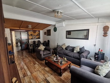 Casa en venta en 5 de abril y las rejas, Estación Central - 6 dormitorios, 2 baños