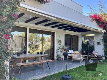 Casa en venta en Las Cortezas Poniente, Peñalolén - 4 dormitorios, 3 baños