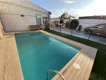 Casa en venta en Las dalias/ Av. Goycolea, La Cisterna - 4 dormitorios, 3 baños