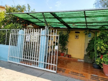 Casa en venta en Sector Metro Santa Julia / Américo Vespucio, La Florida, La Florida - 4 dormitorios, 2 baños