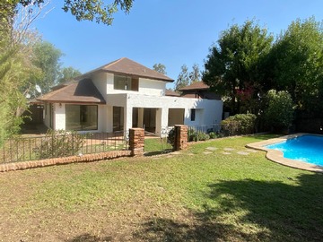 Casa en venta en Avenida Pedro Fontova, Huechuraba - 5 dormitorios, 3 baños