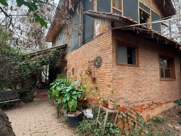 Casa en arriendo mensual en Casa en Pirque con Muy Buena Ubicación - 3 dormitorios, 2 baños