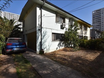 Casa en venta en Prof. Juan Gómez Millas / Av. José Pedro Alessandri, Ñuñoa - 4 dormitorios, 2 baños